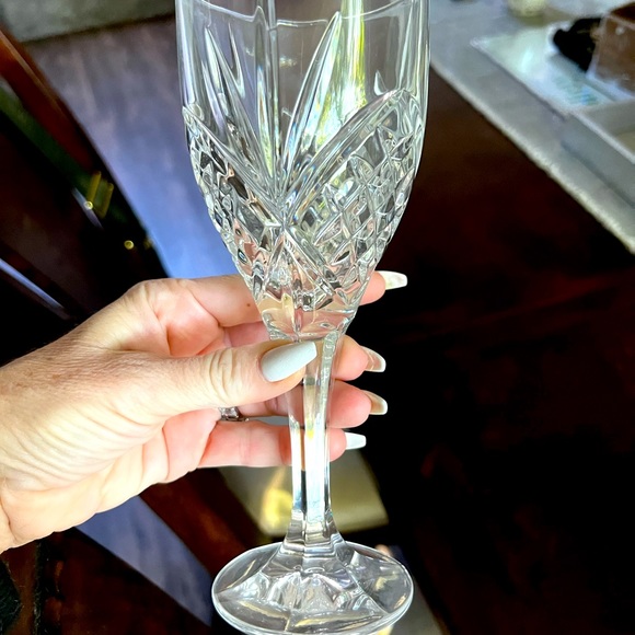 Mikasa Crystal wine glasses set of 8 brand new - Picture 1 of 2